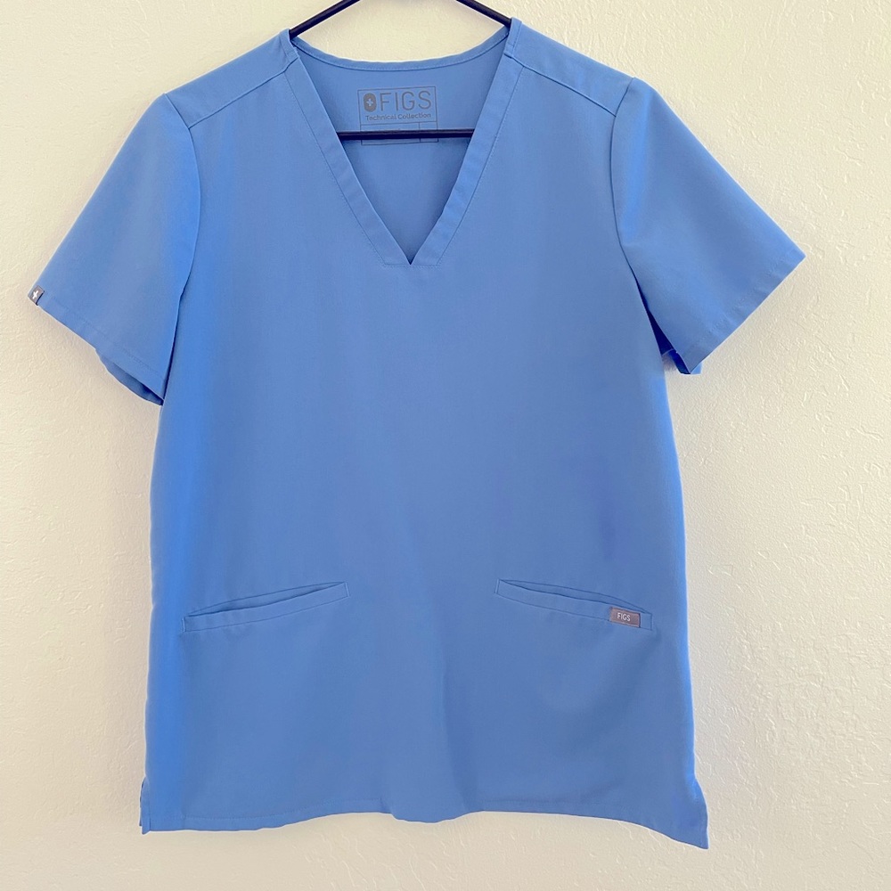 Figs Three Pocket Casma Scrub Top in Ceil Blue